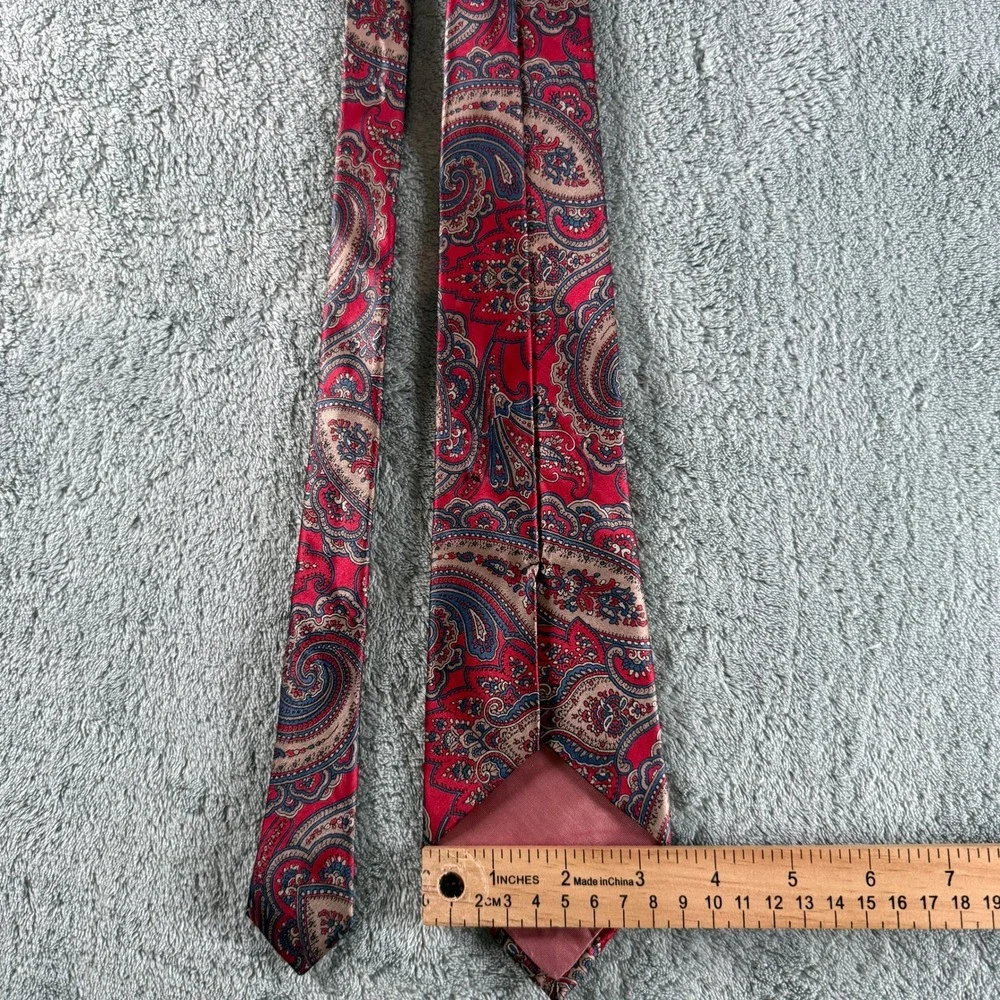 Vintage Red Paisley Silk Necktie Made in USA RN22356 Classic Mens Tie